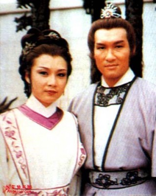 欧阳佩珊与梁家仁在当年的《神雕侠侣》里分饰黄蓉与郭靖。
